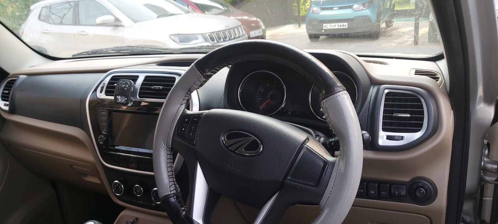 TUV300 image 11 TUV300 image 11