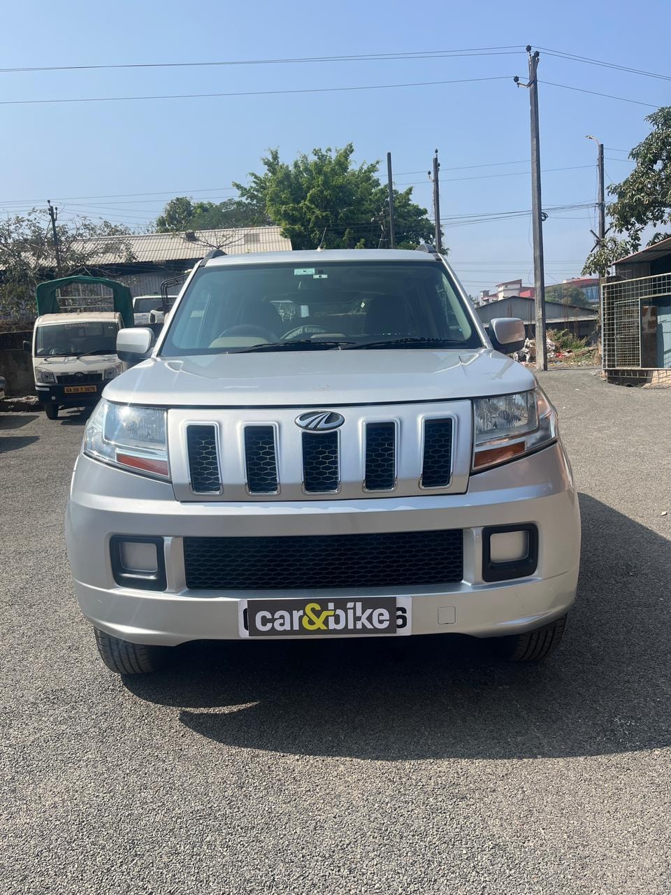 TUV300 image 1 TUV300 image 1