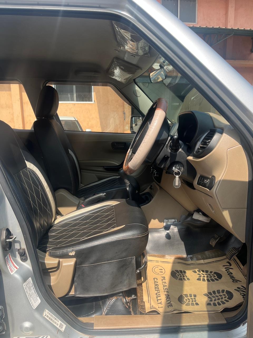 TUV300 image 13 TUV300 image 13