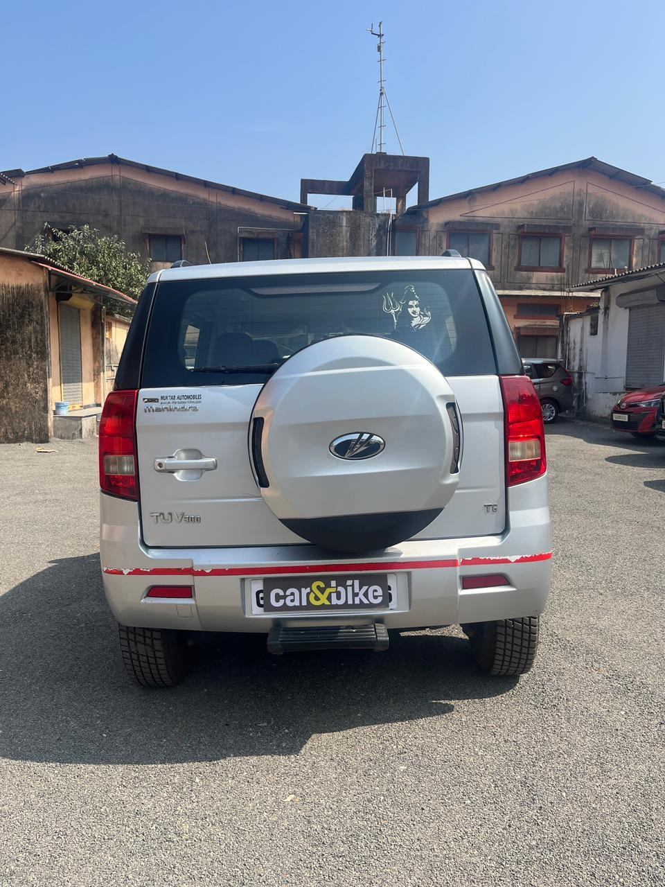 TUV300 image 4 TUV300 image 4