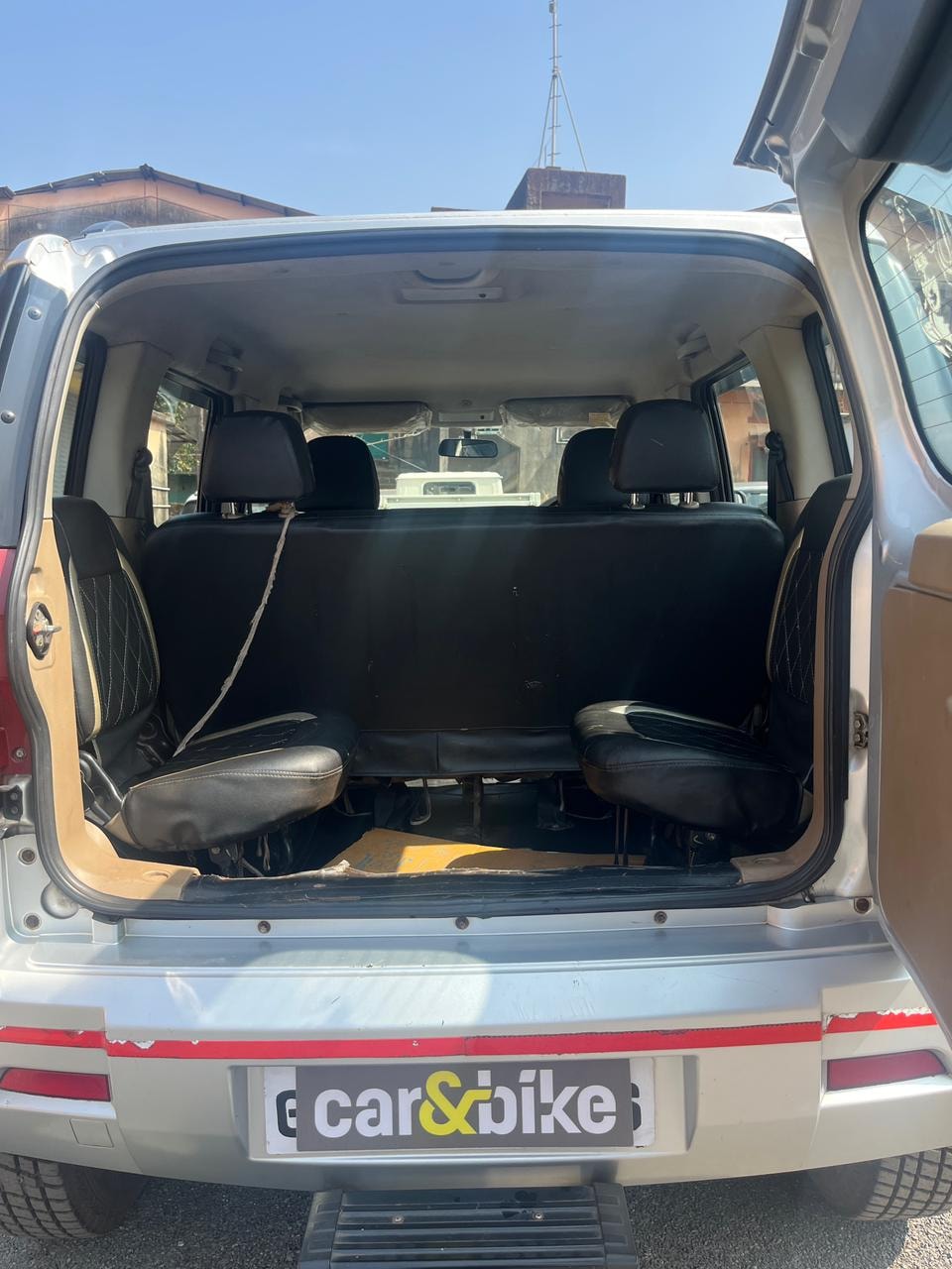 TUV300 image 9 TUV300 image 9