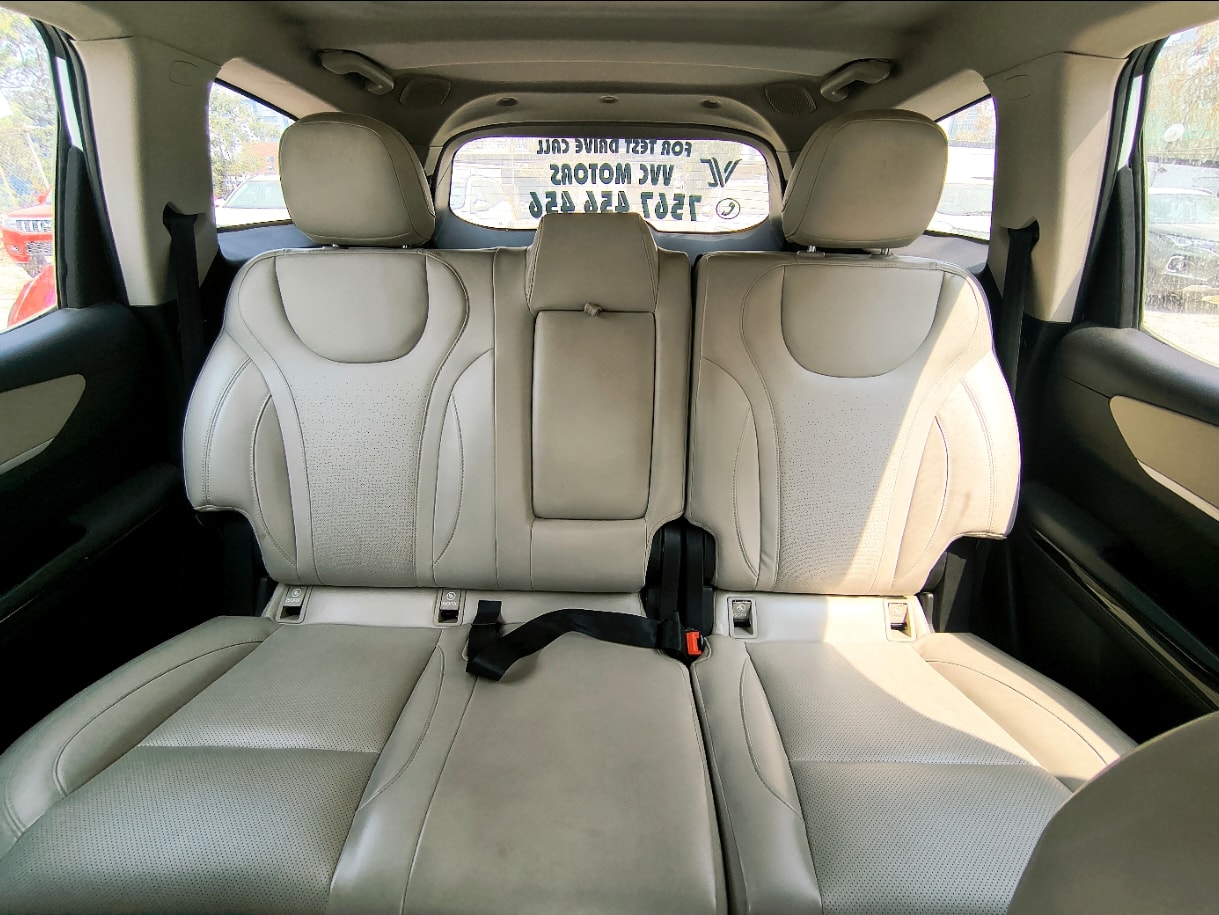 XUV700 image 15 XUV700 image 15