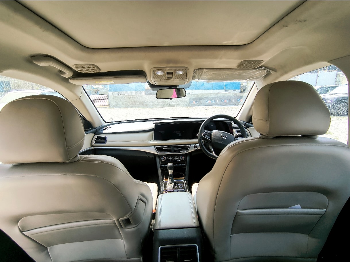 XUV700 image 12 XUV700 image 12