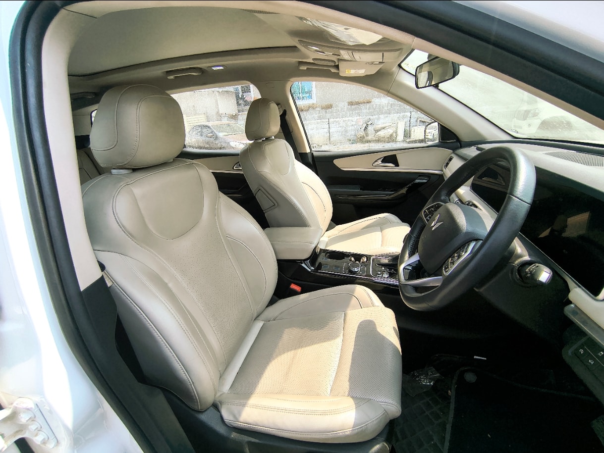 XUV700 image 14 XUV700 image 14