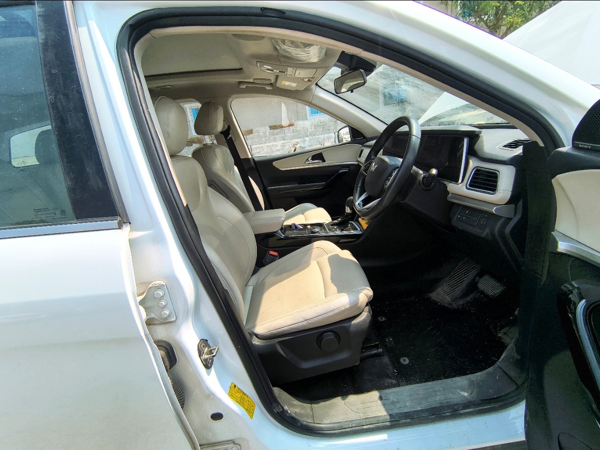 XUV700 image 16 XUV700 image 16