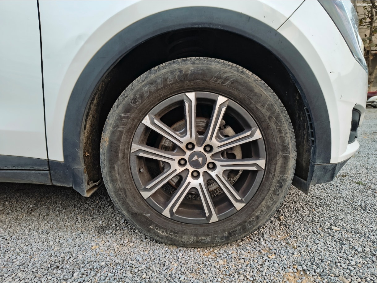 XUV700 image 9 XUV700 image 9