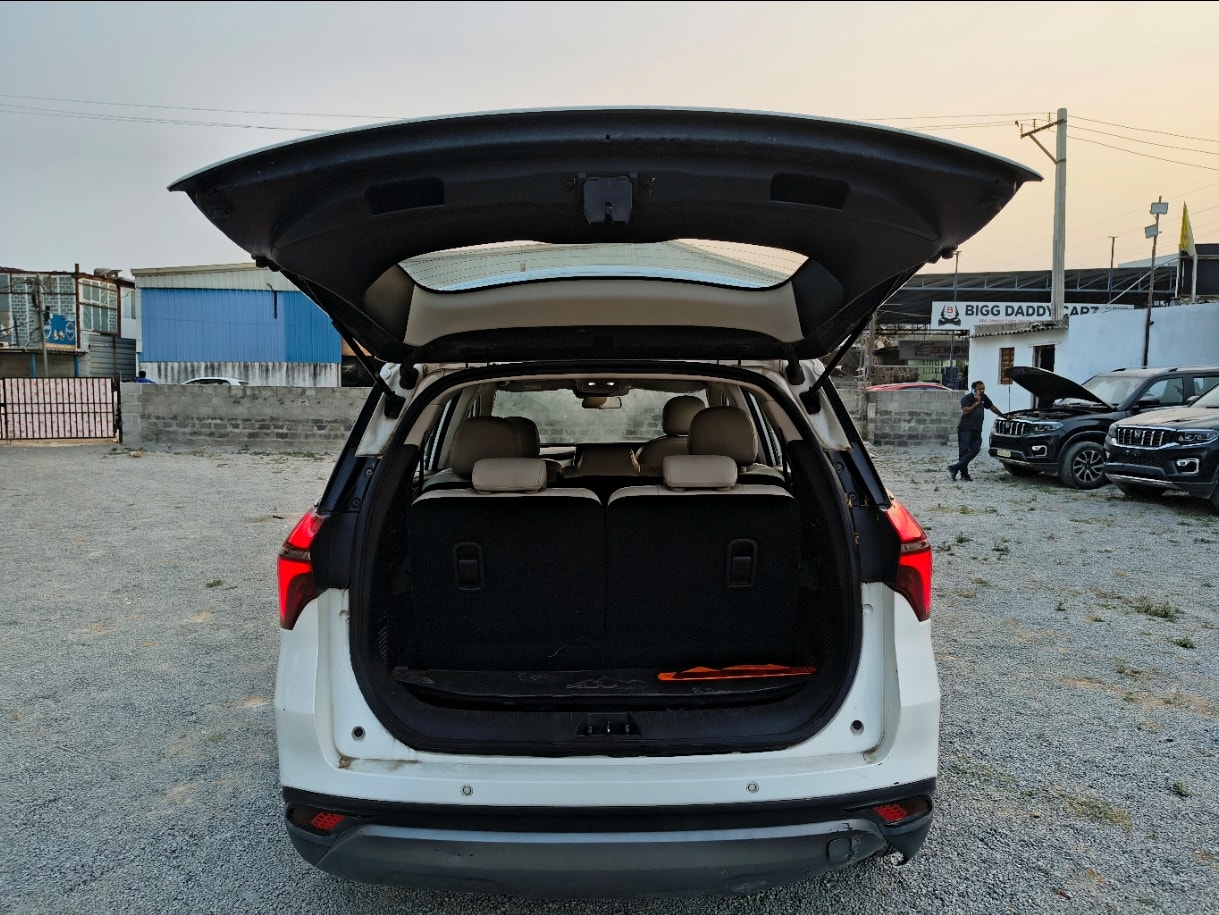 XUV700 image 10 XUV700 image 10