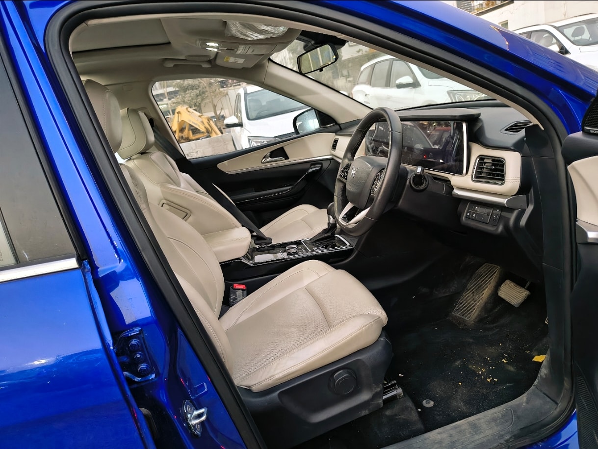 XUV700 image 14 XUV700 image 14