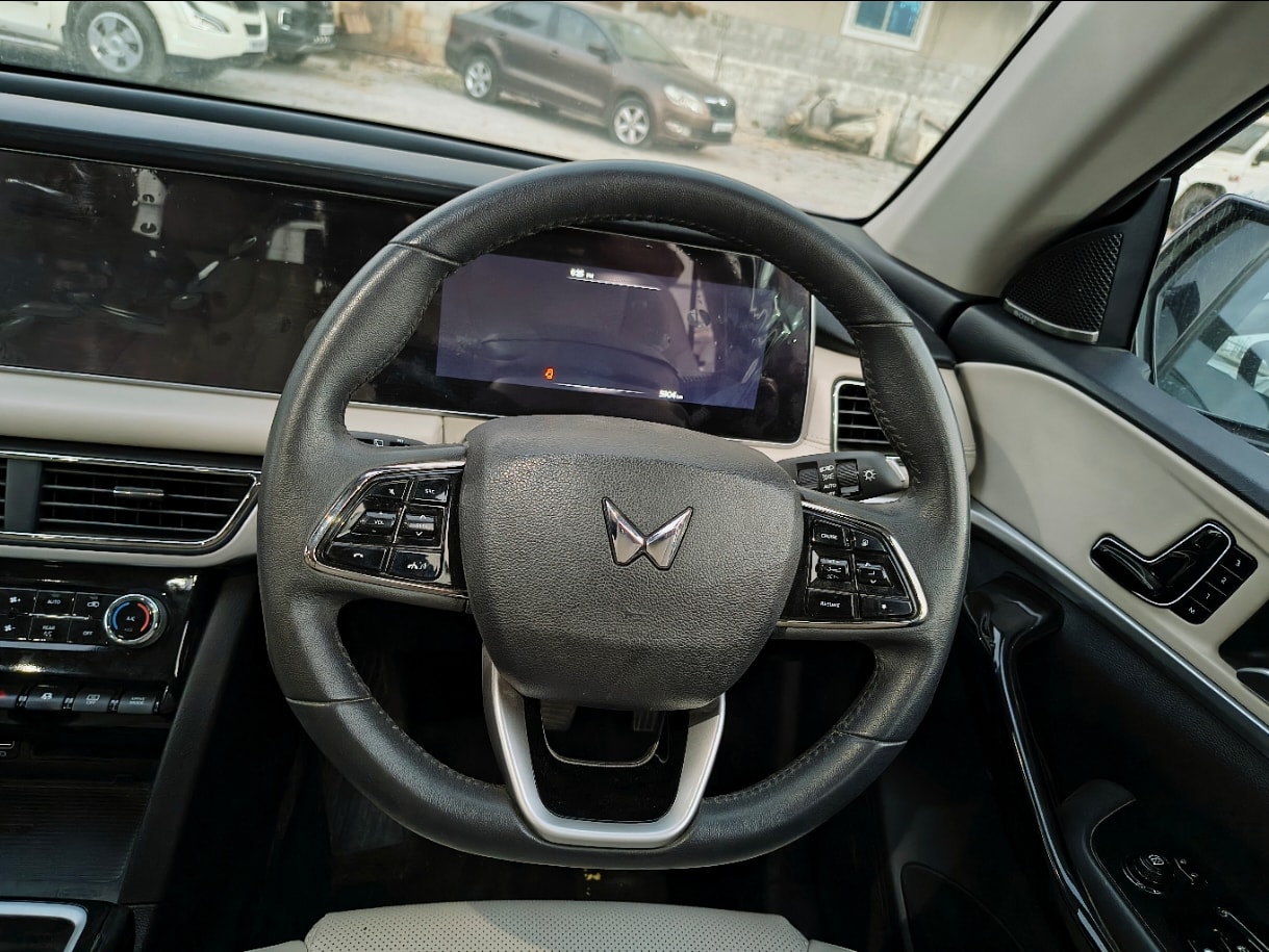 XUV700 image 13 XUV700 image 13