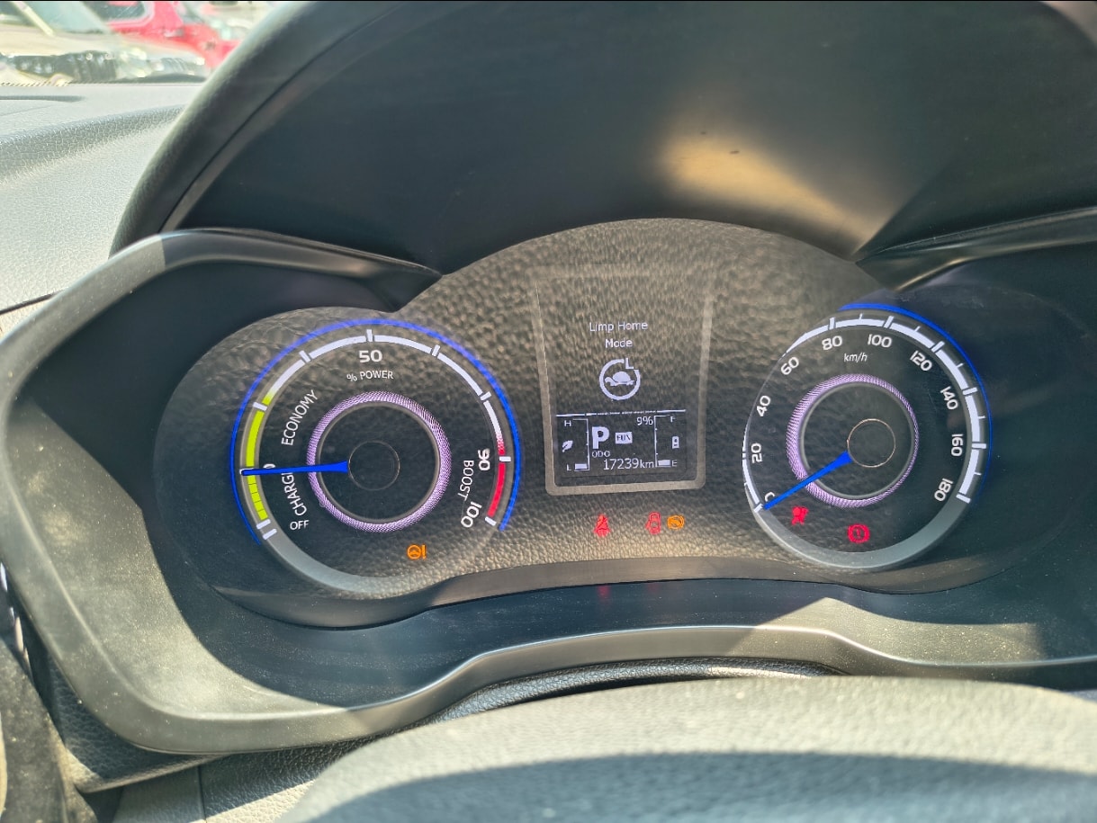 XUV400 image 11 XUV400 image 11