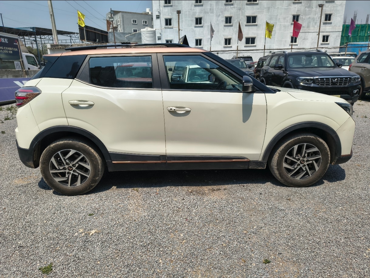 XUV400 image 6 XUV400 image 6