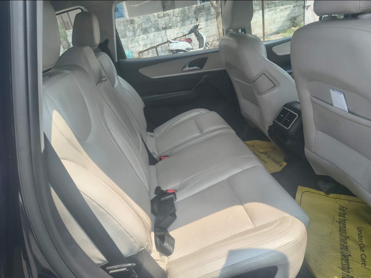 XUV700 image 16 XUV700 image 16