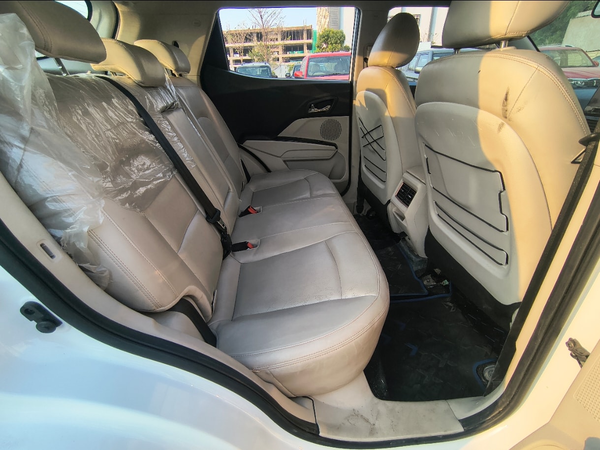 XUV400 image 17 XUV400 image 17