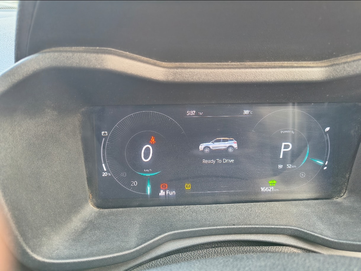 XUV400 image 11 XUV400 image 11