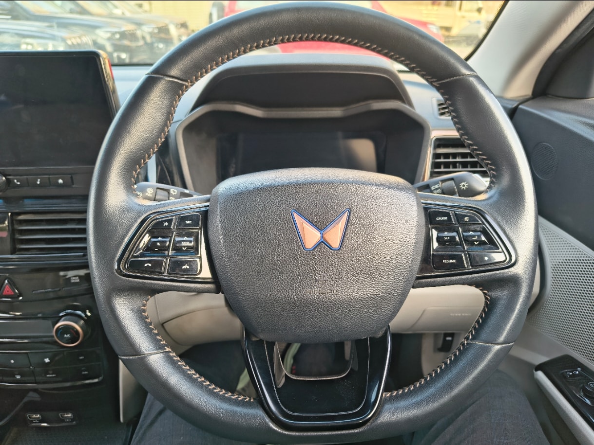 XUV400 image 13 XUV400 image 13