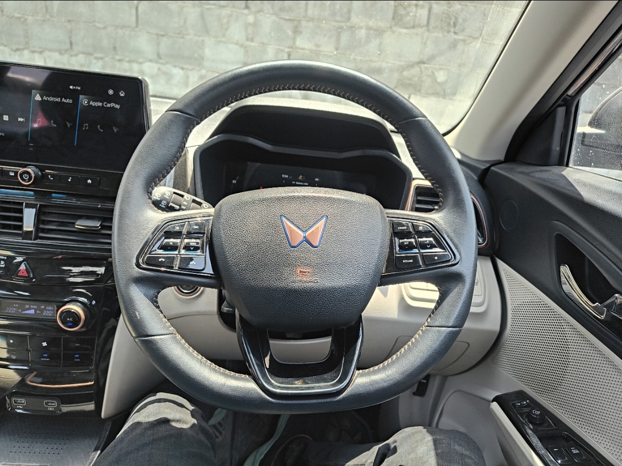 XUV400 image 3 XUV400 image 3