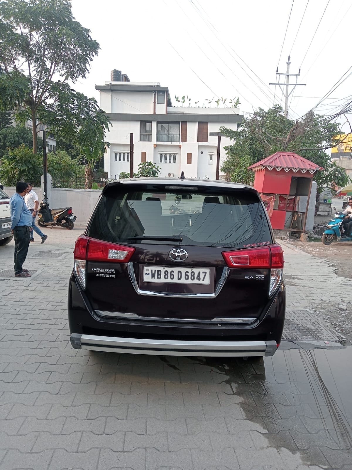 Innova Crysta image 2 Innova Crysta image 2