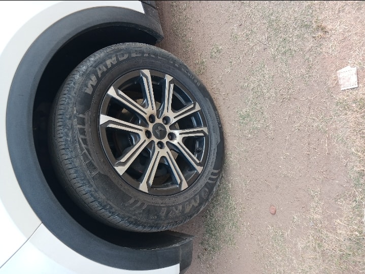 XUV700 image 8 XUV700 image 8