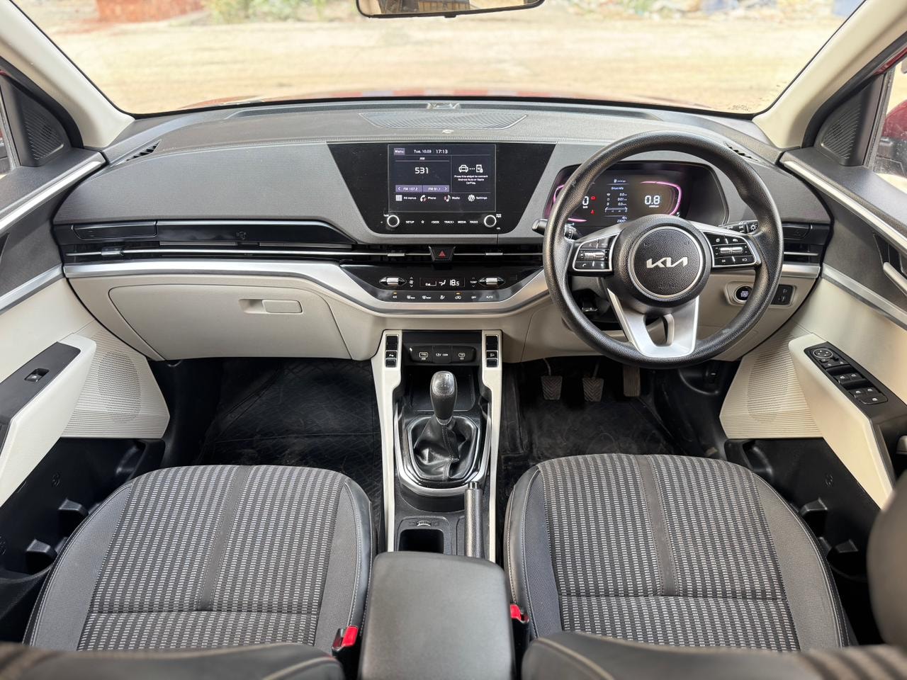 Carens image 12 Carens image 12