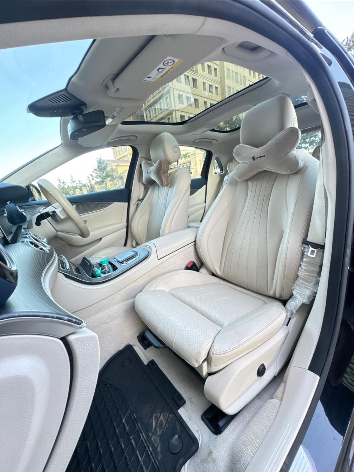 E-Class image 16 E-Class image 16