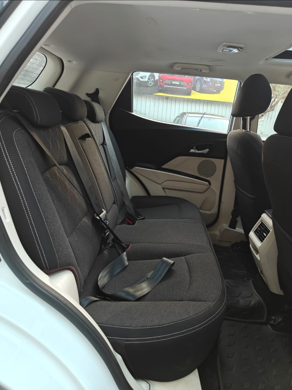 XUV 3XO image 15 XUV 3XO image 15