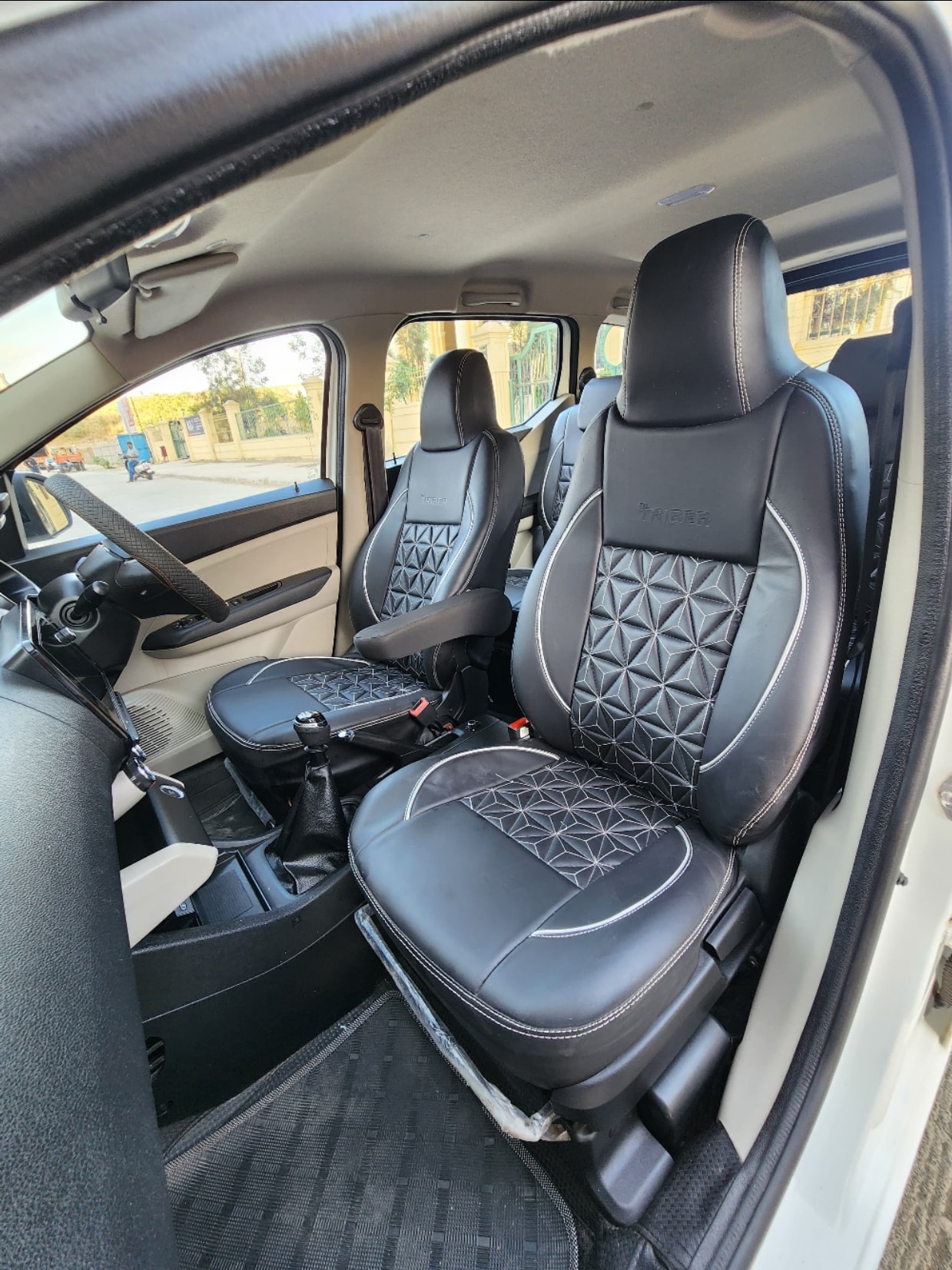 Used 2023 Renault Triber Used 2023 Renault Triber