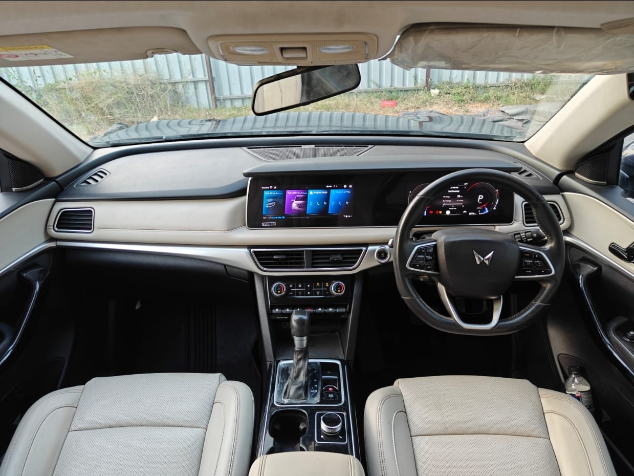 Used 2023 Mahindra XUV700 Used 2023 Mahindra XUV700