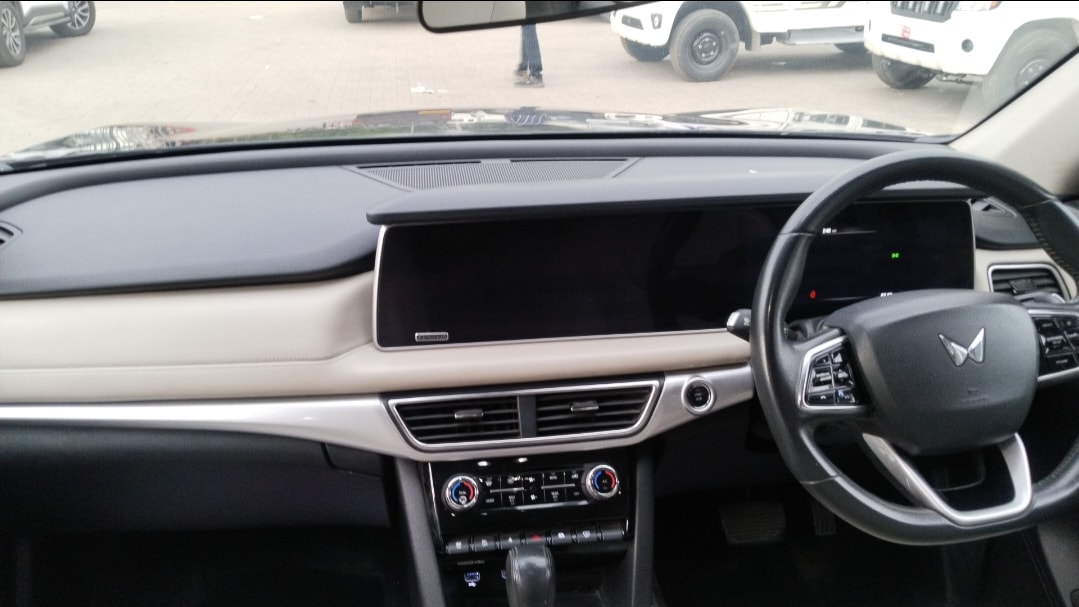 XUV700 image 12 XUV700 image 12