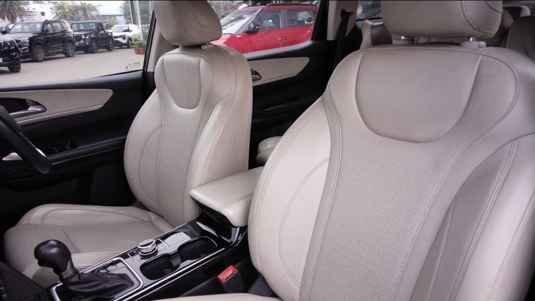 XUV700 image 14 XUV700 image 14