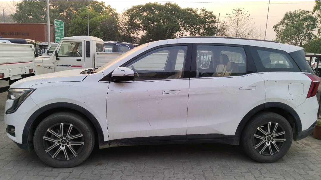 XUV700 image 2 XUV700 image 2