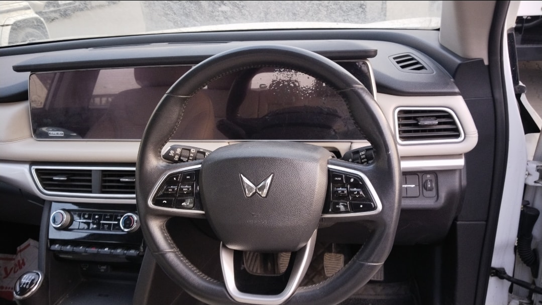 XUV700 image 13 XUV700 image 13