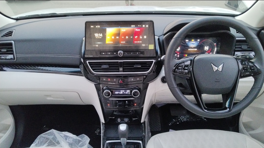 XUV 3XO image 12 XUV 3XO image 12