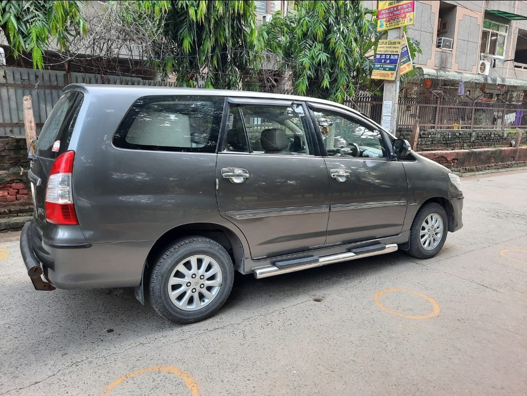 Innova image 12 Innova image 12