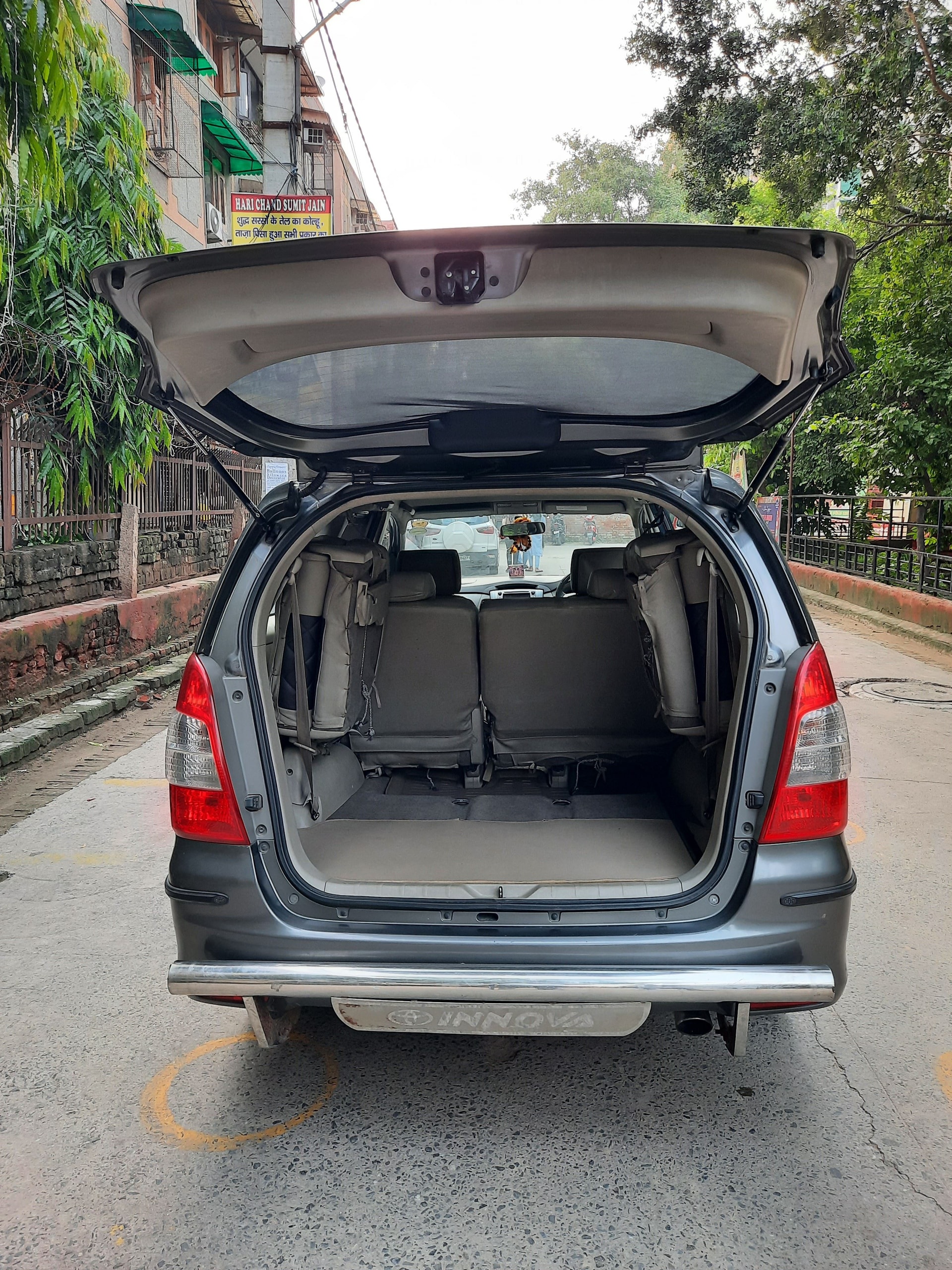 Innova image 16 Innova image 16