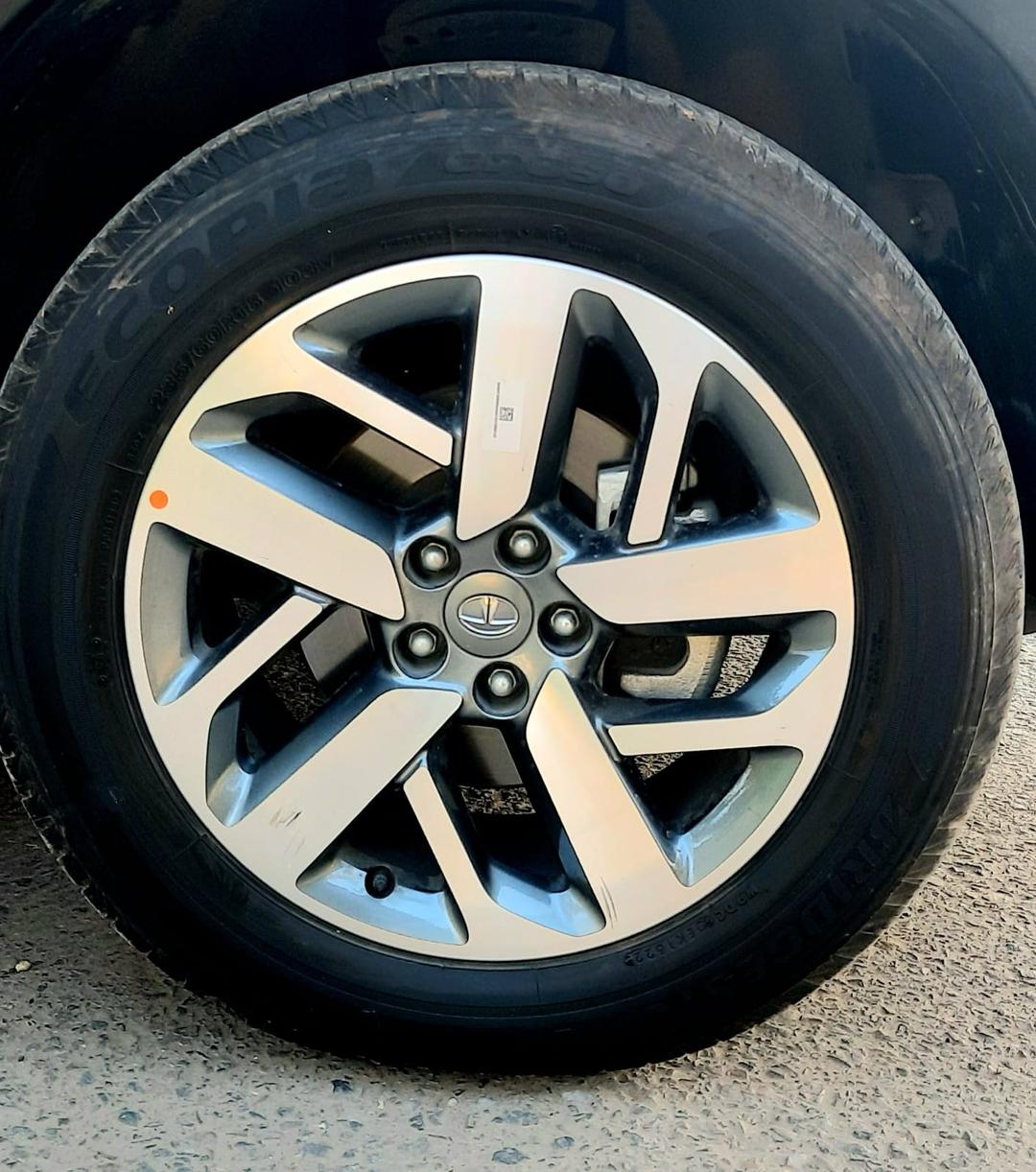 2022 Tata Safari XZA Plus Wheels Tyres 