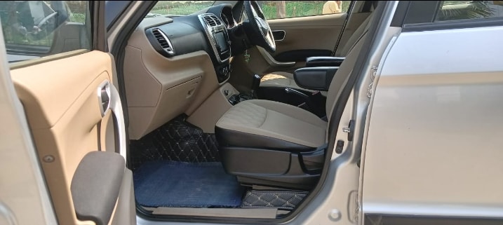 TUV300 image 11 TUV300 image 11