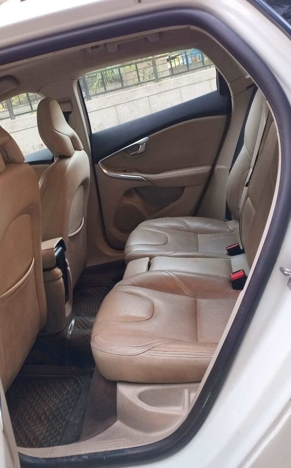 V40 image 16 V40 image 16