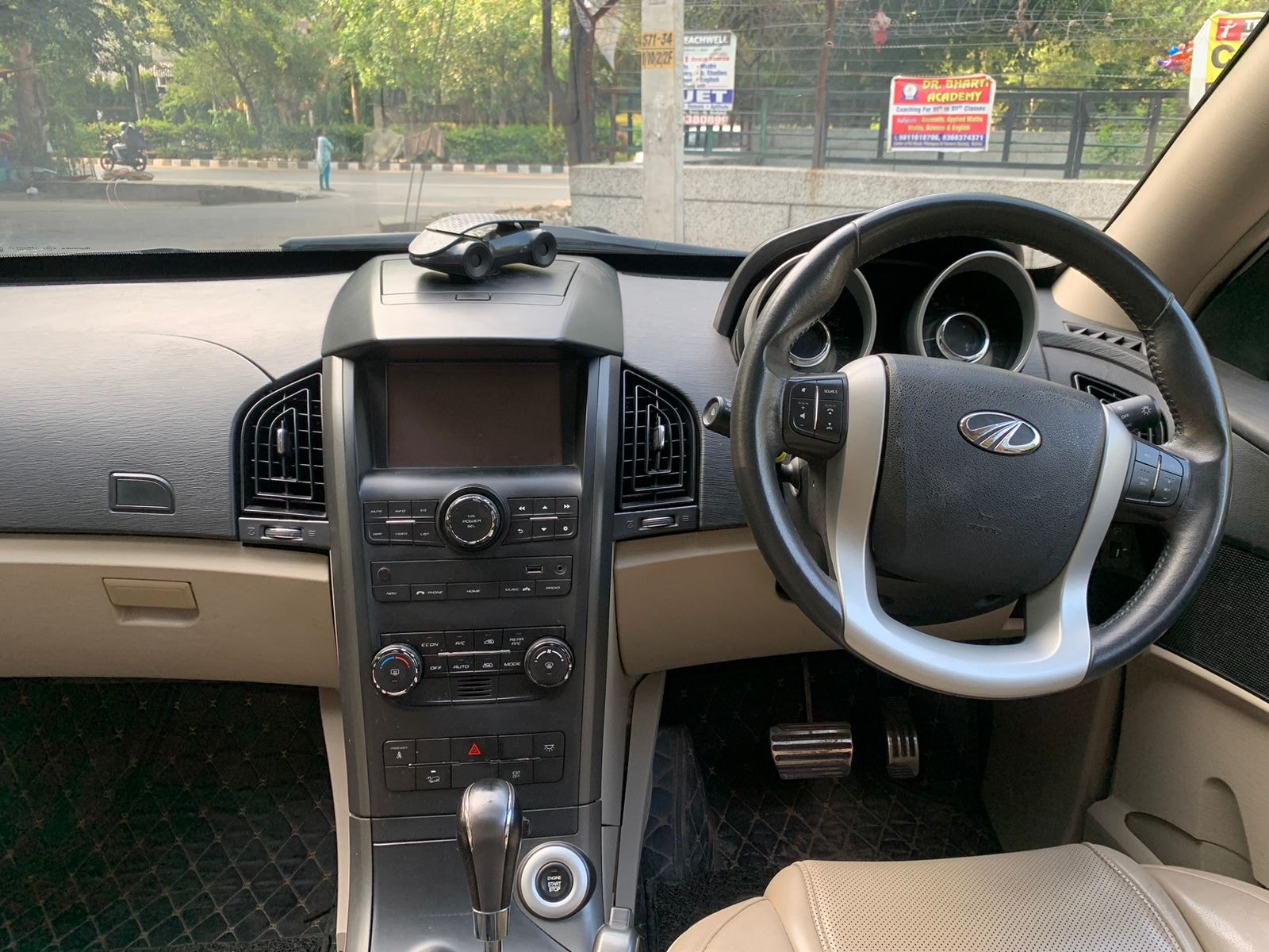 XUV500 image 11 XUV500 image 11