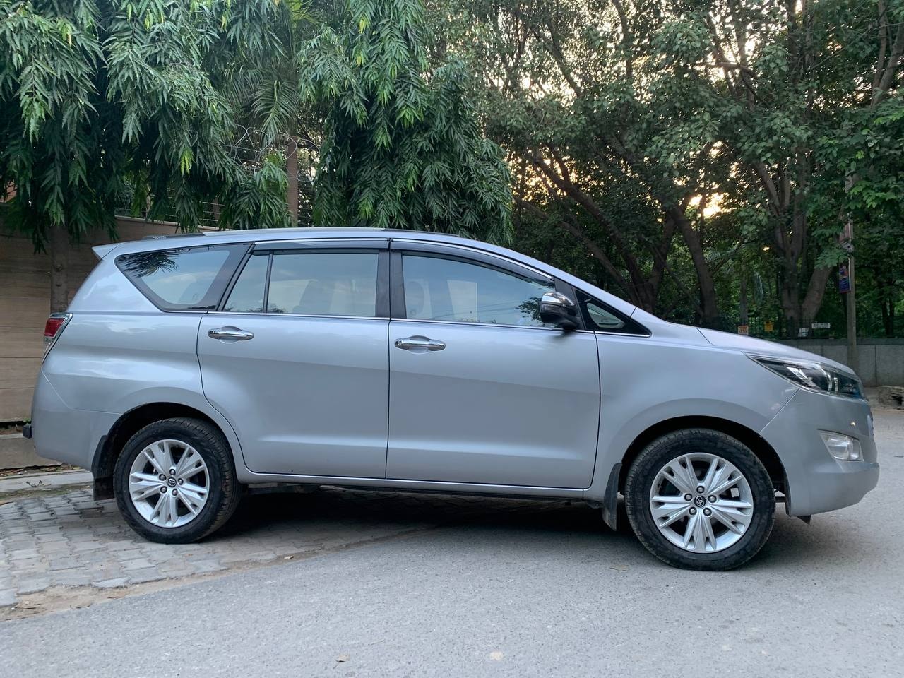 Innova Crysta image 6 Innova Crysta image 6