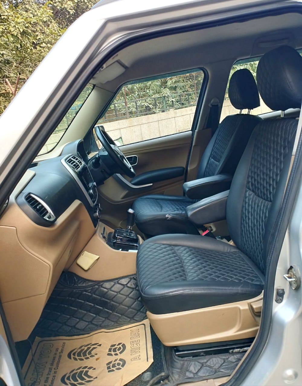 TUV300 image 15 TUV300 image 15