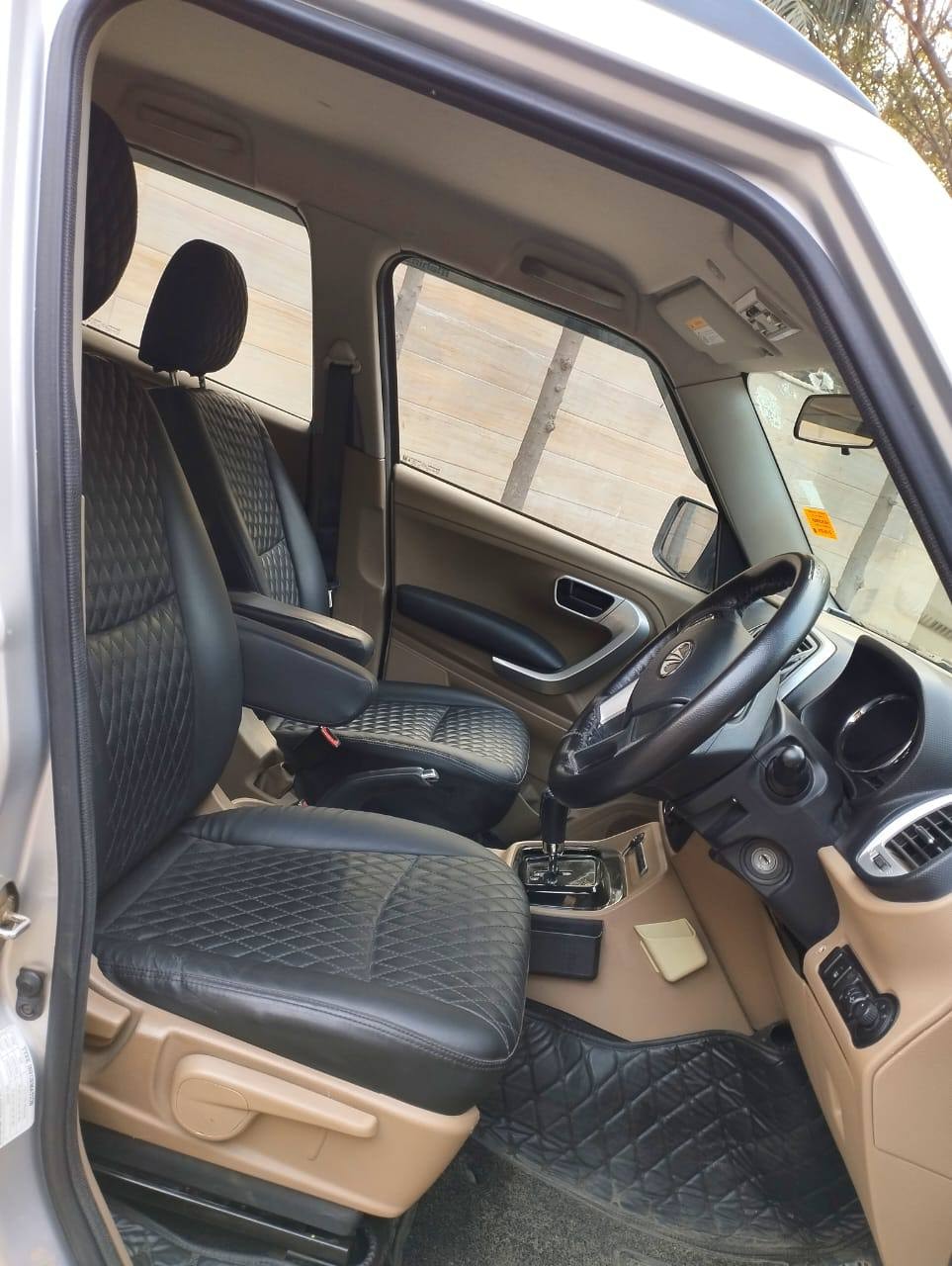 TUV300 image 13 TUV300 image 13