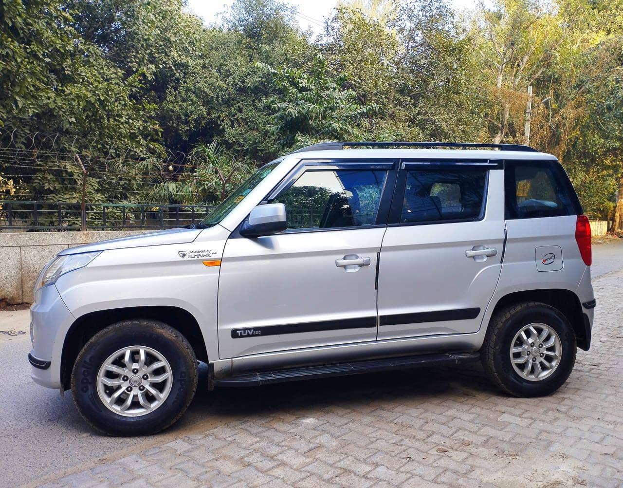 TUV300 image 2 TUV300 image 2