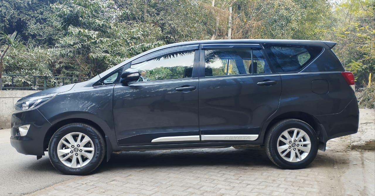 Innova Crysta image 2 Innova Crysta image 2