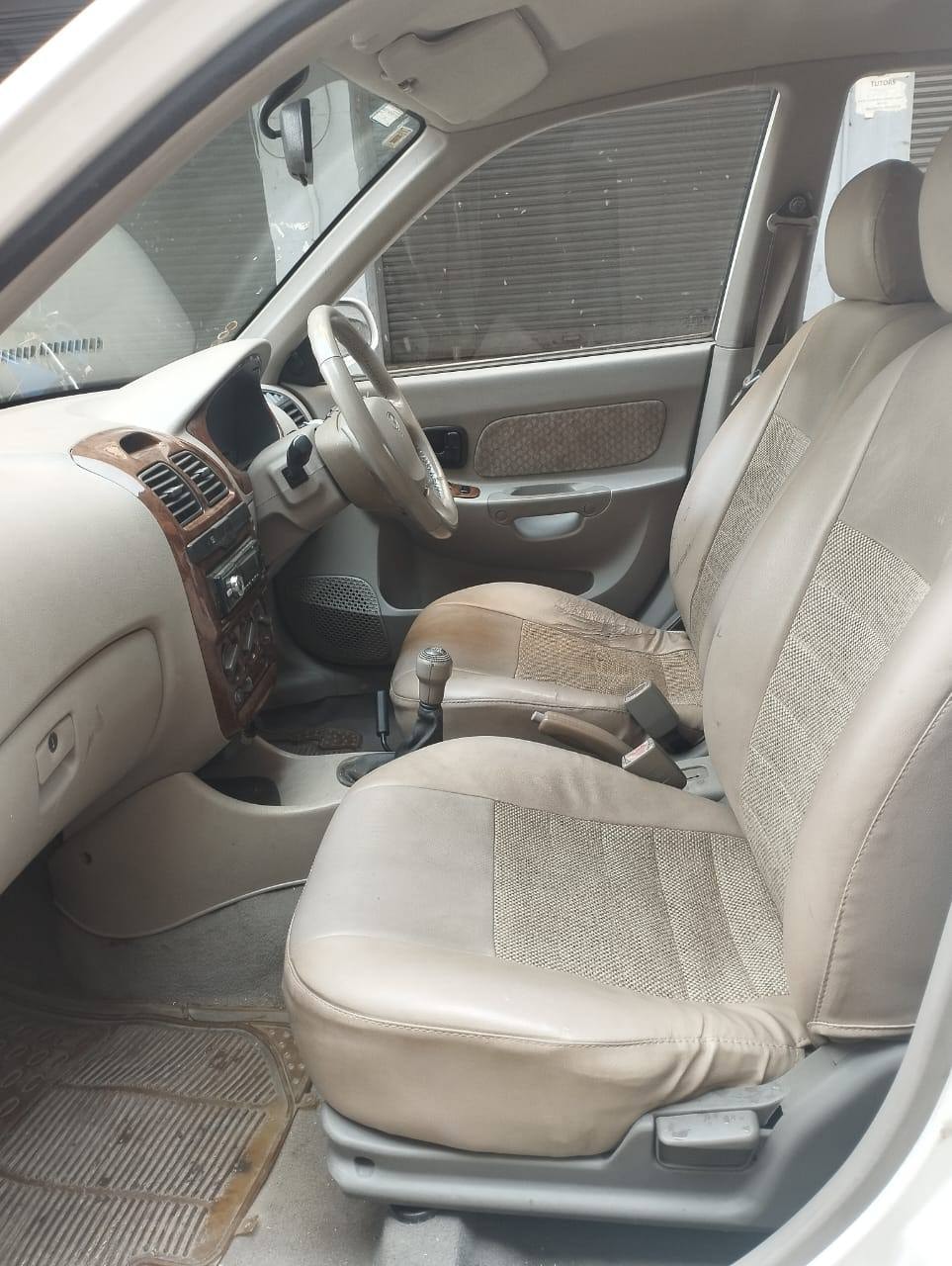 Accent image 11 Accent image 11