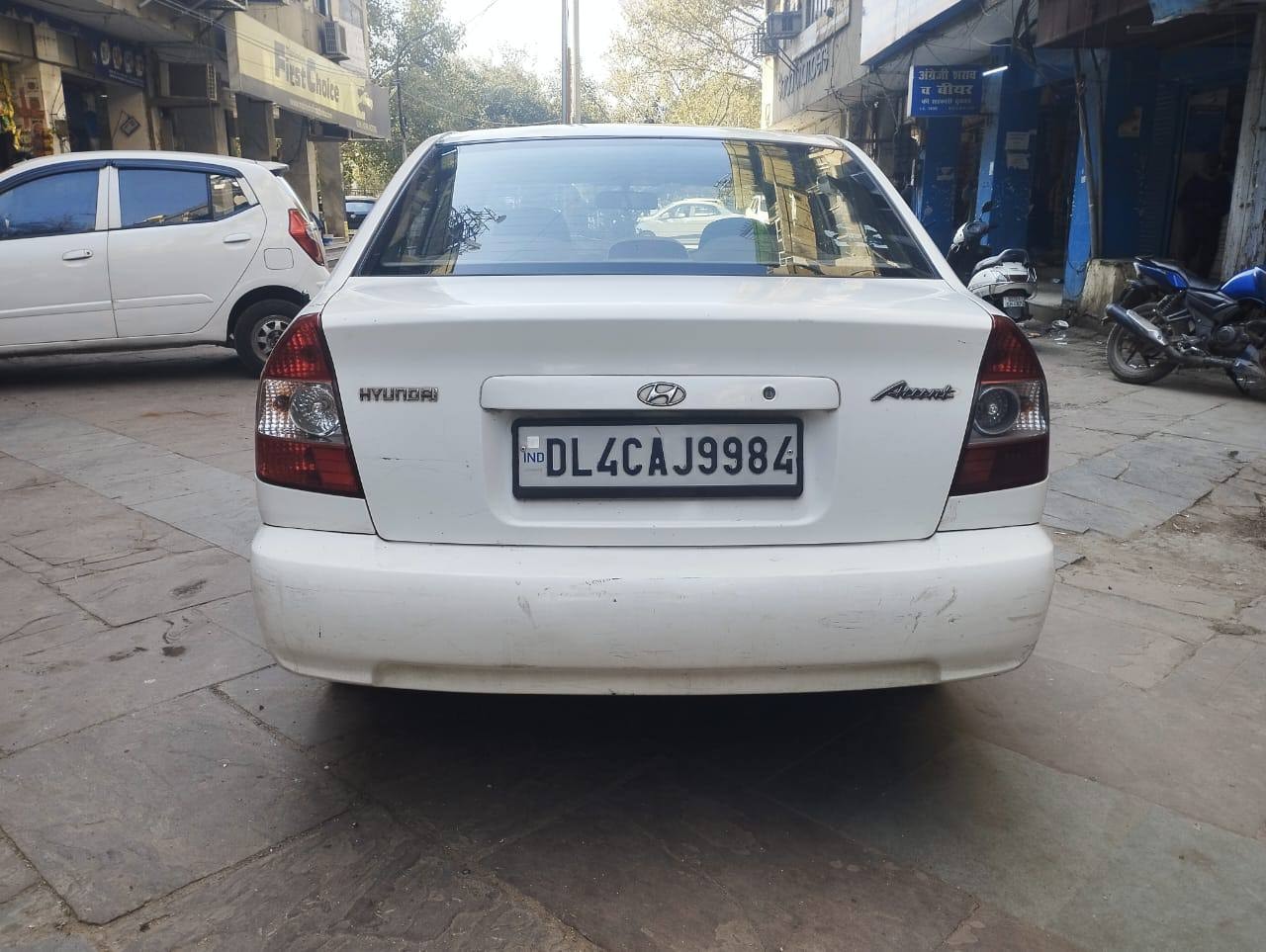 Accent image 4 Accent image 4