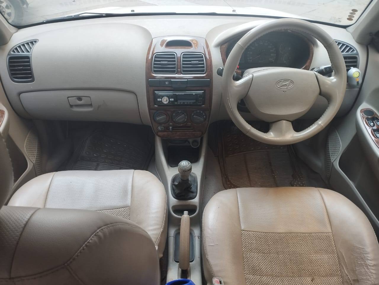 Accent image 10 Accent image 10