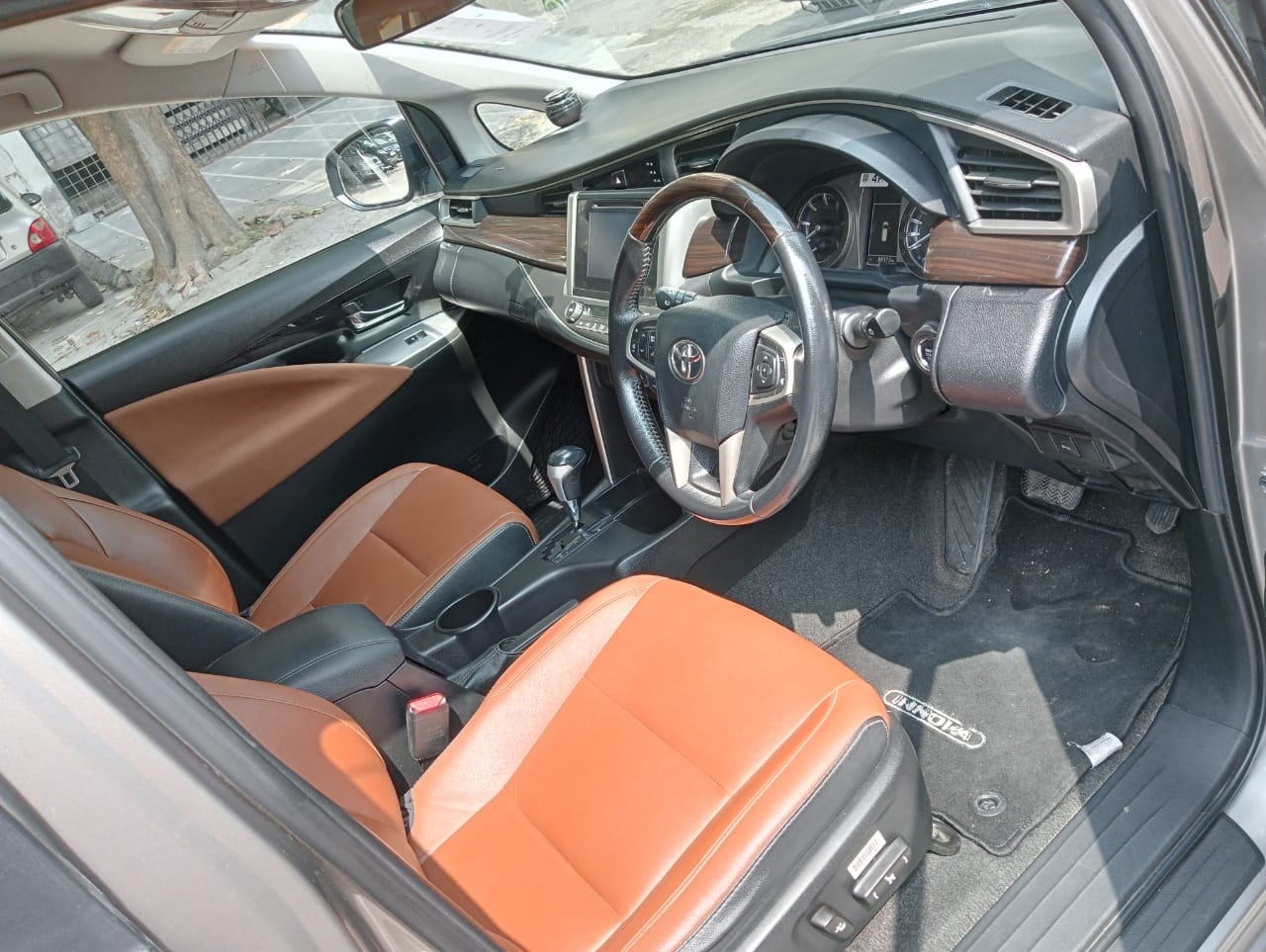 Innova Crysta image 10 Innova Crysta image 10