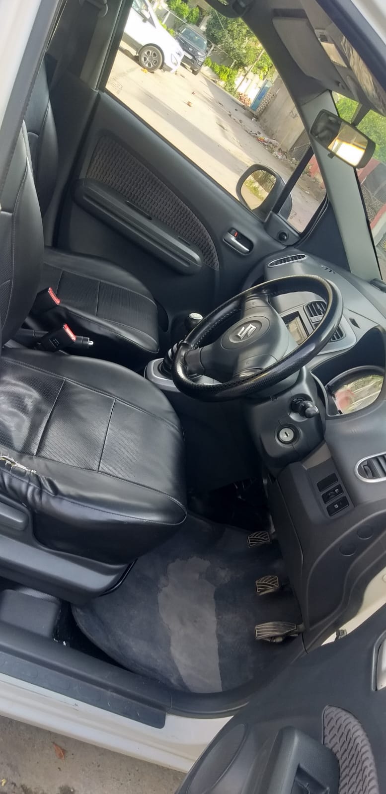 Ritz image 7 Ritz image 7