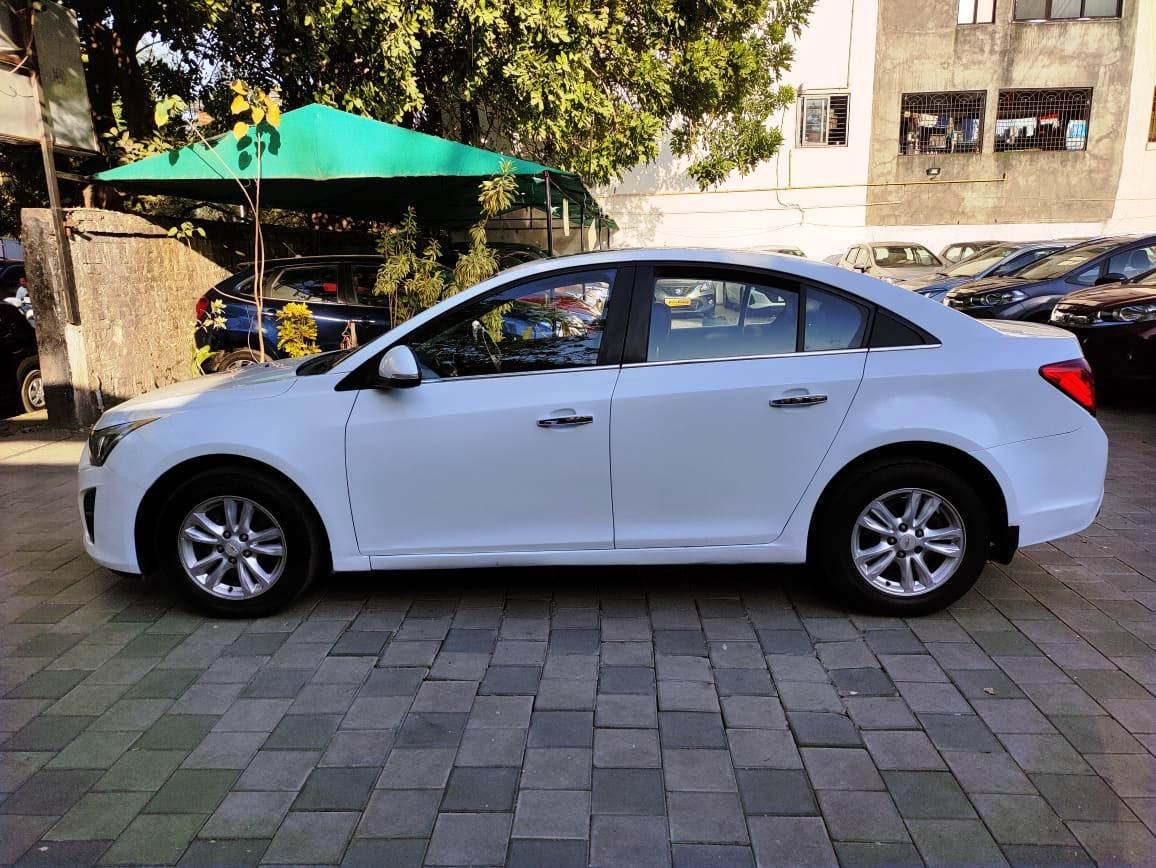 Cruze image 2 Cruze image 2