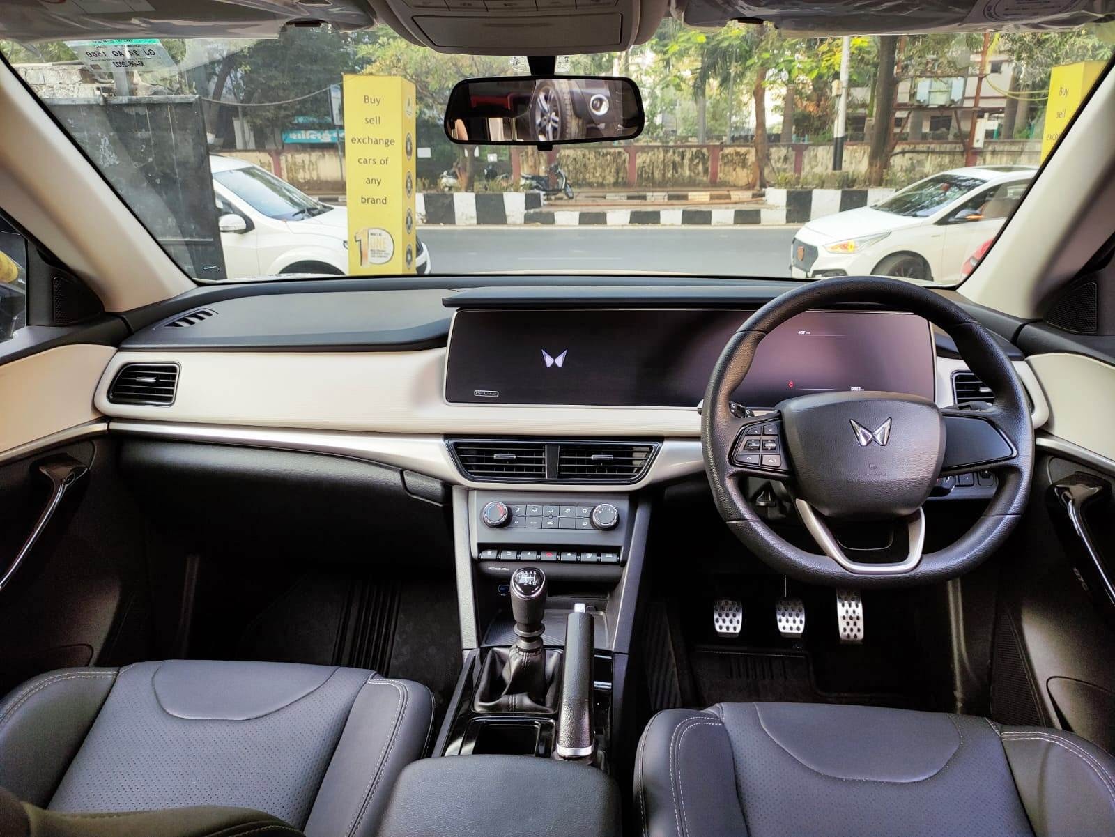 XUV700 image 10 XUV700 image 10